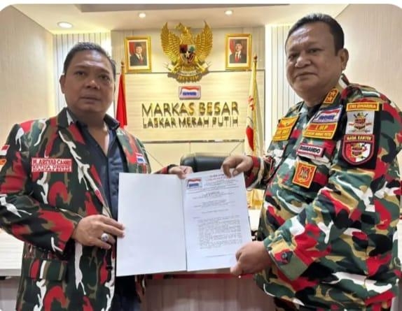 Ketua Umum Laskar Merah Putih Serahkan SK kepada Ketua Mada Banten untuk Masa Bhakti  2025 - 2030
